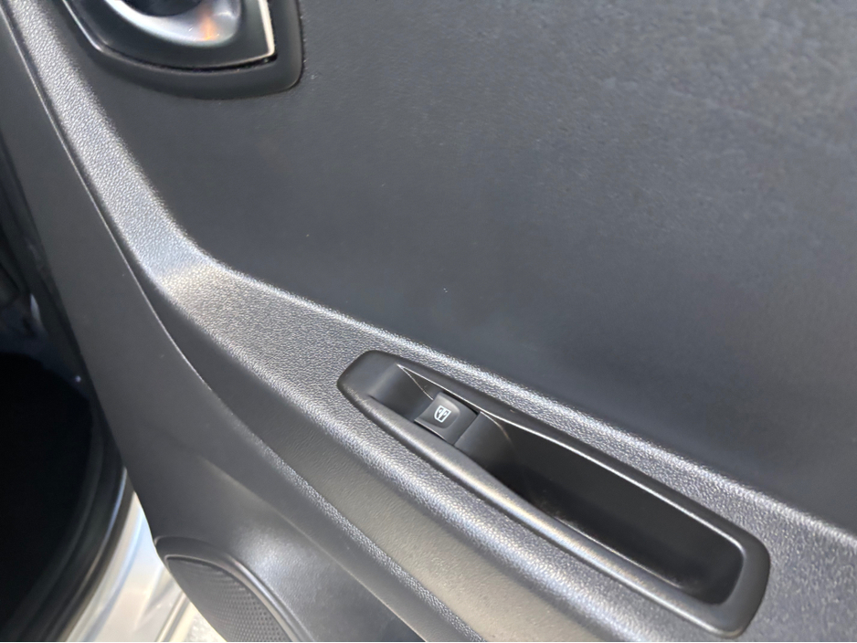 2021 Renault Captur - image 5