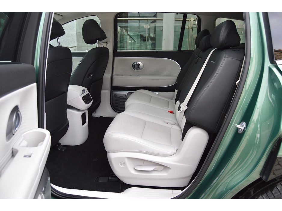 2025 Hyundai Ioniq 9 RWD standard (Long Range) Platinum €73,995