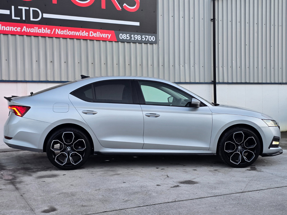 2022 Skoda Octavia - image 7