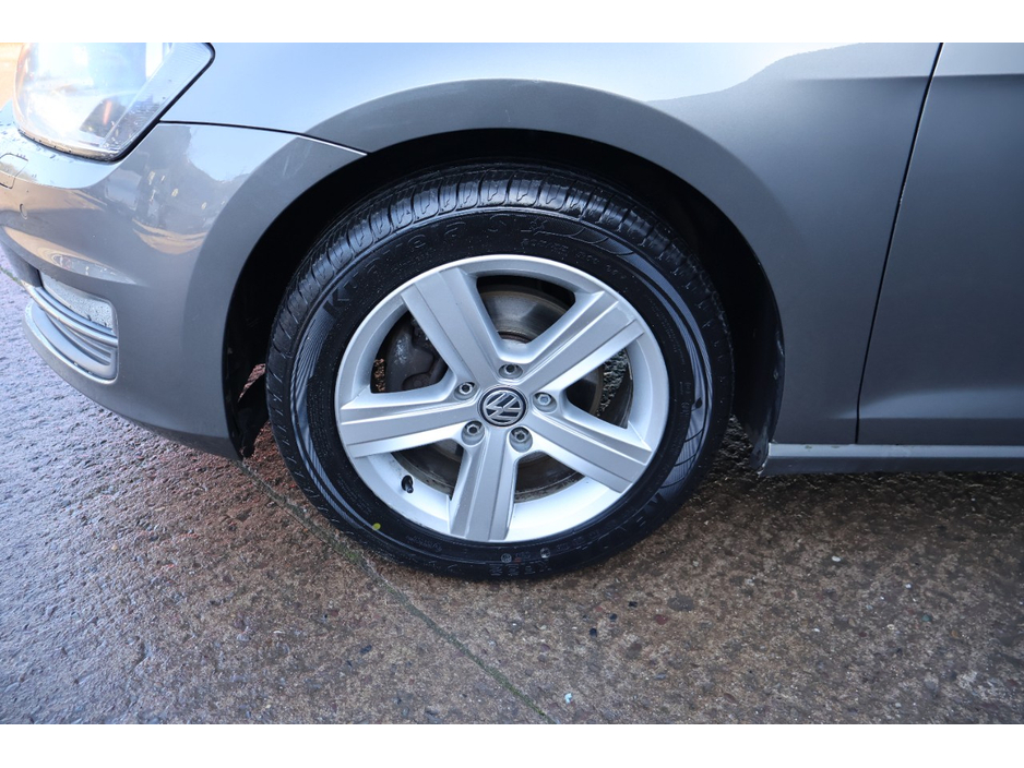 2016 Volkswagen Golf - image 14