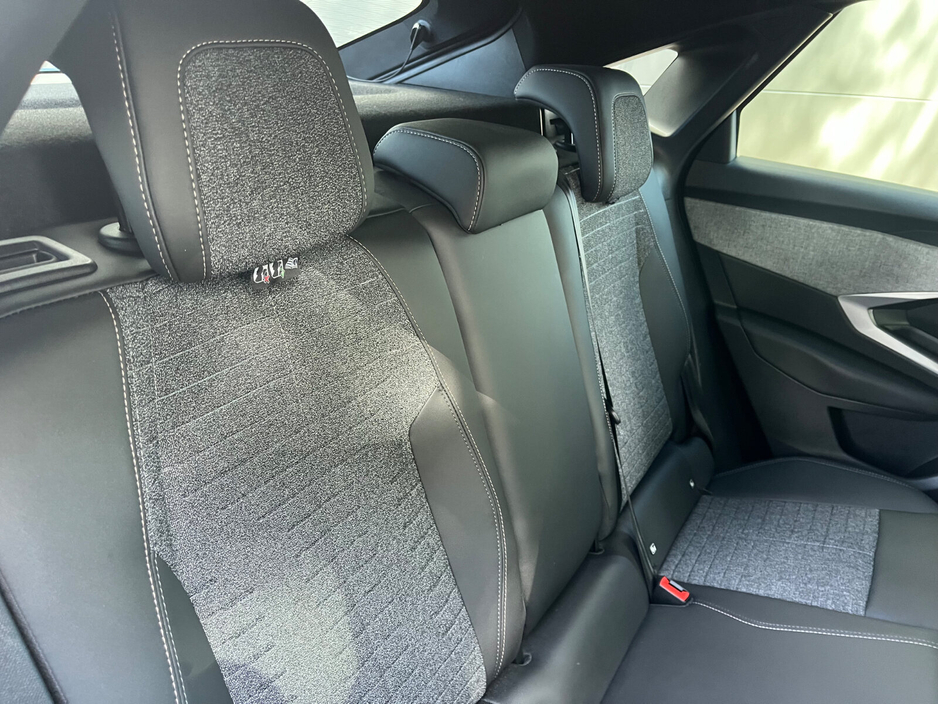 2025 Peugeot 3008 - image 9
