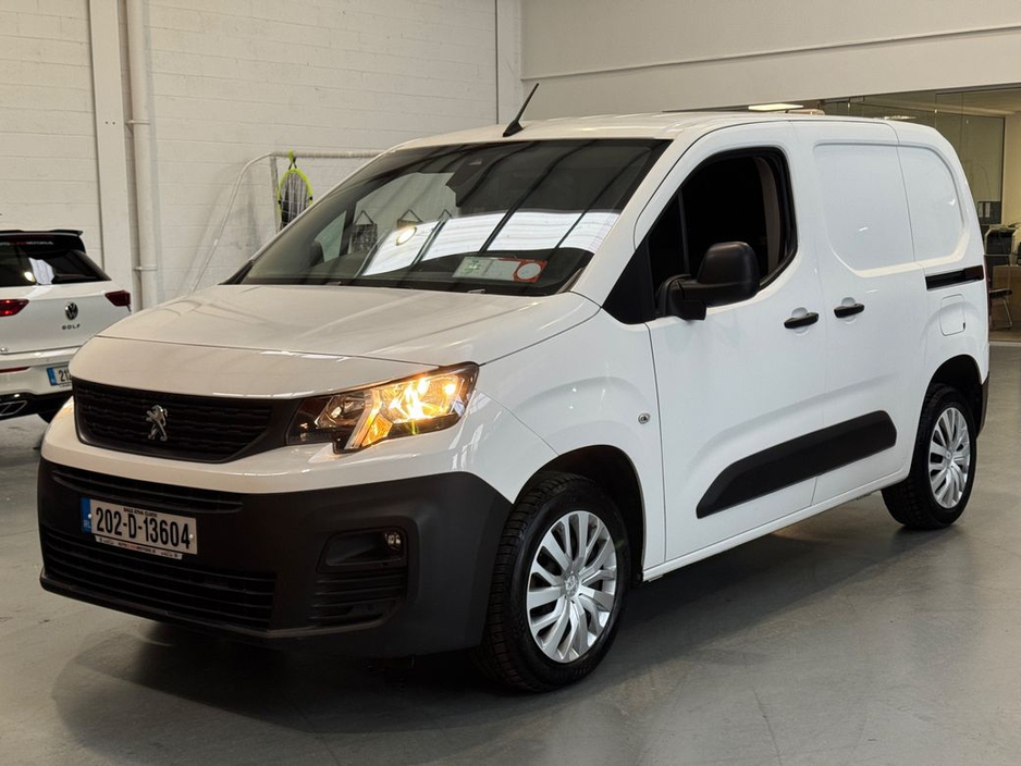 2020 Peugeot Partner - image 6