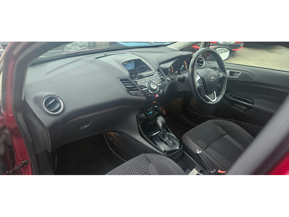 2015 Ford Fiesta - image 25