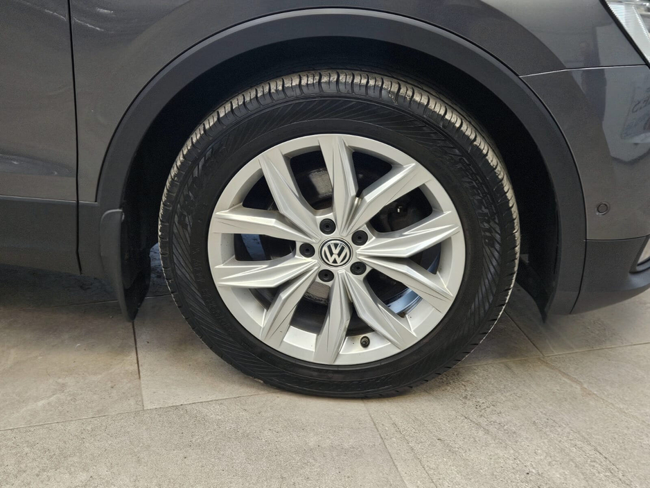 2019 Volkswagen Tiguan - image 10
