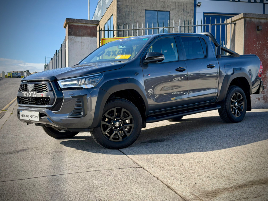 2023 Toyota Hilux - image 3