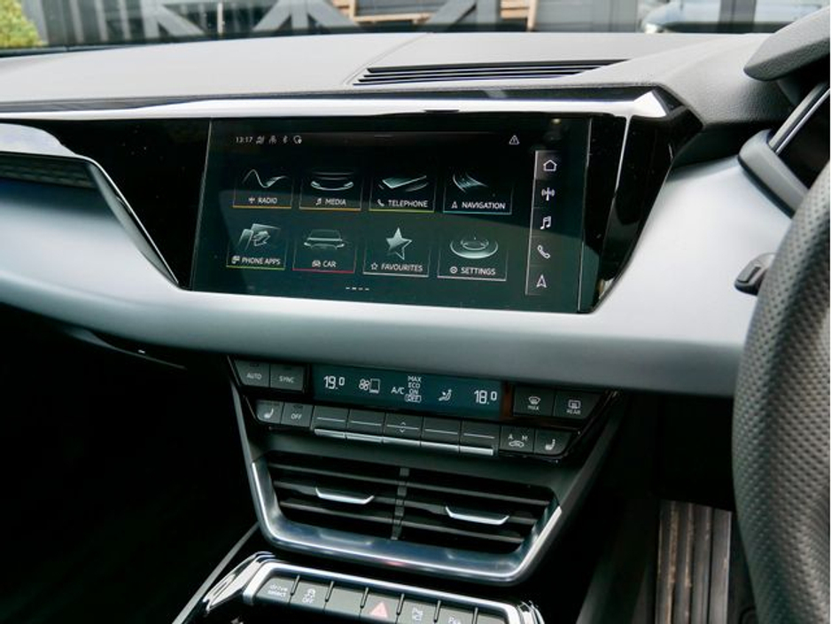 2024 Audi e-tron GT quattro - image 20