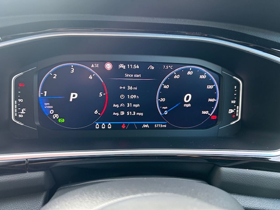 2025 Volkswagen T-Roc - image 7