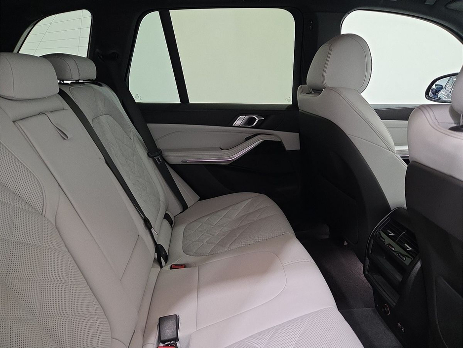 2023 BMW X5 - image 22