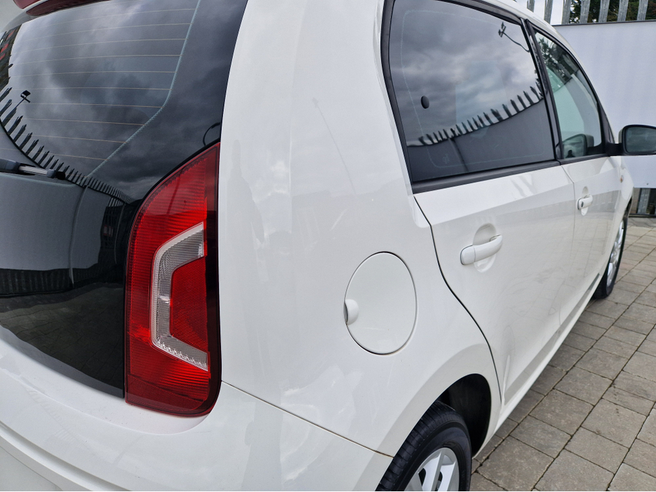 2015 Volkswagen up! - image 11
