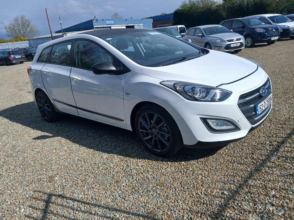 2015 Hyundai i30 - image 2