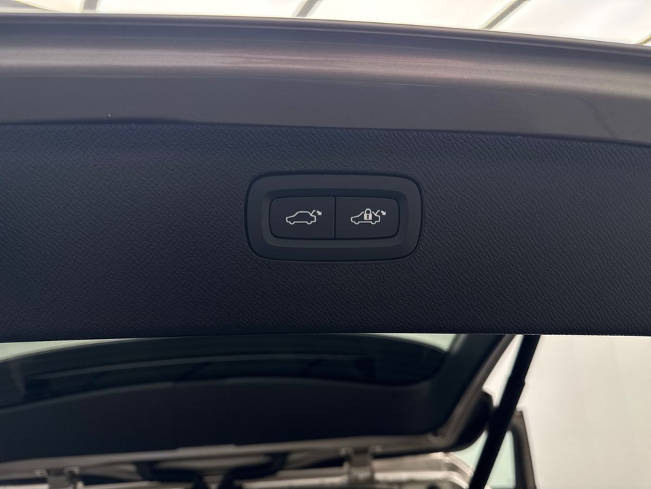 2026 Volvo XC90 - image 13