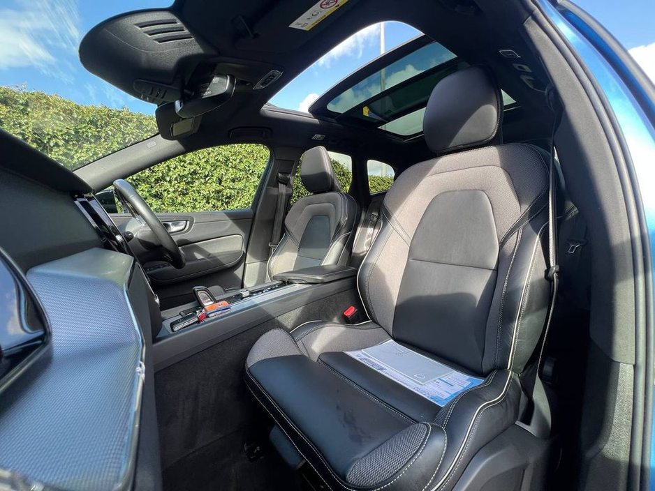 2021 Volvo XC60 - image 2