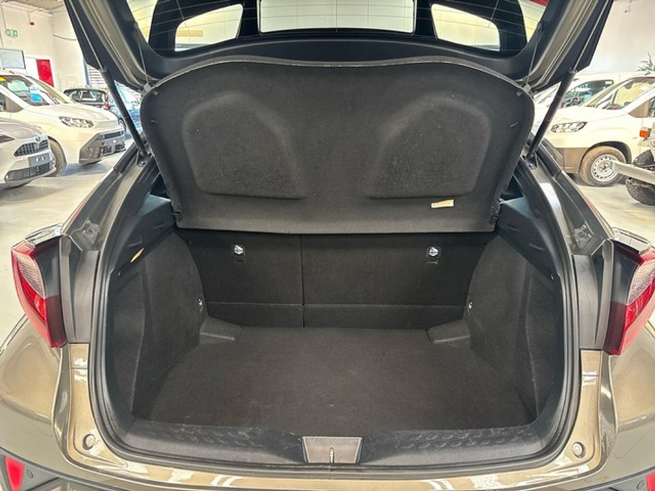 2022 Toyota C-HR - image 10