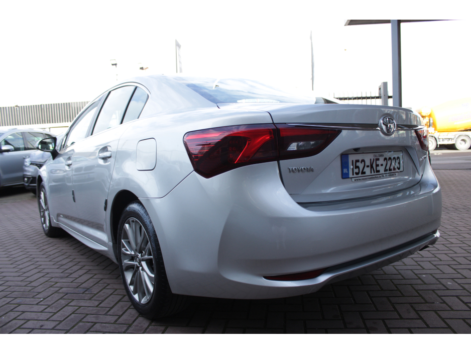 2015 Toyota Avensis - image 6