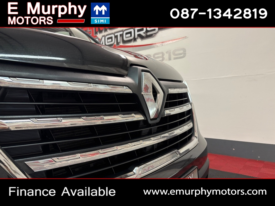 2023 Renault Trafic - image 27