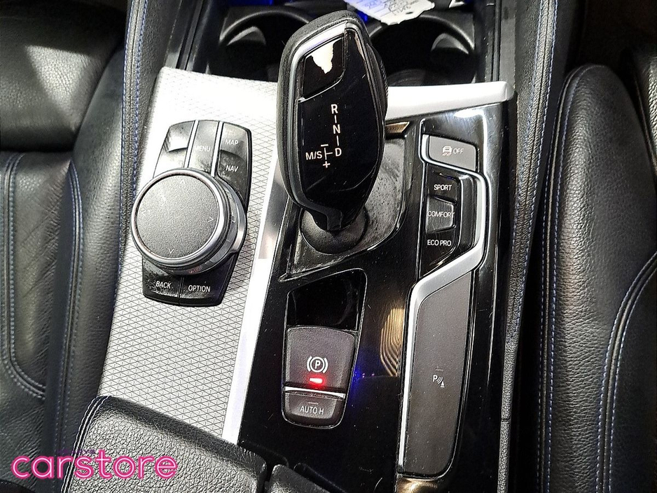 2017 BMW 5 Series - image 16