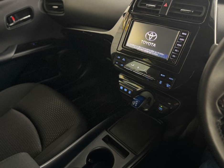 2022 Toyota Prius - image 10