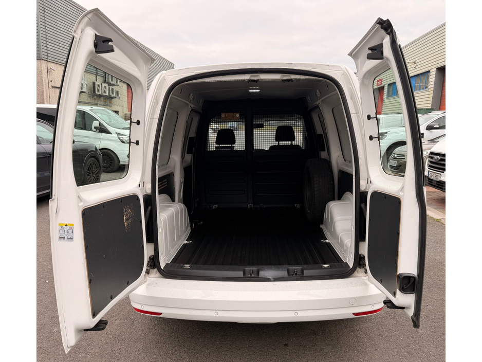 2019 Volkswagen Caddy - image 7