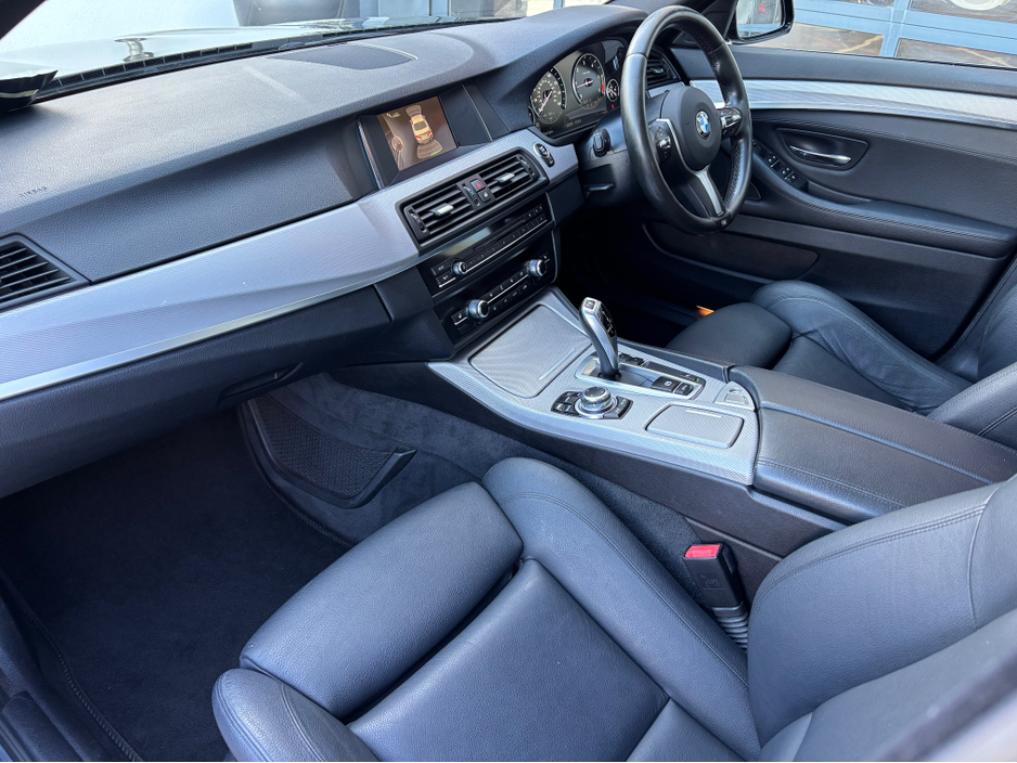 2016 BMW 5 Series - image 12