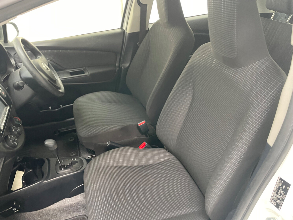 2018 Toyota Yaris - image 19