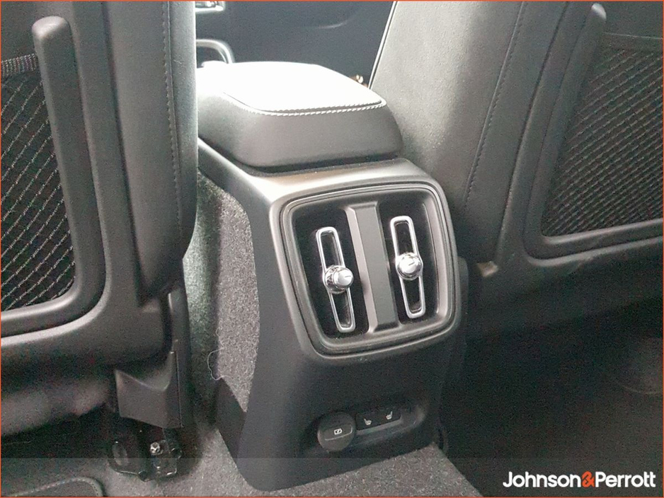 2025 Volvo EX40 82 kWh 252bhp Extended Range Plus €49,900