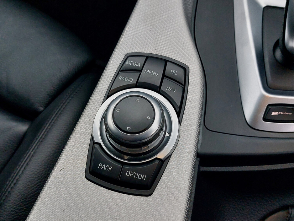 2017 BMW 3 Series - image 25