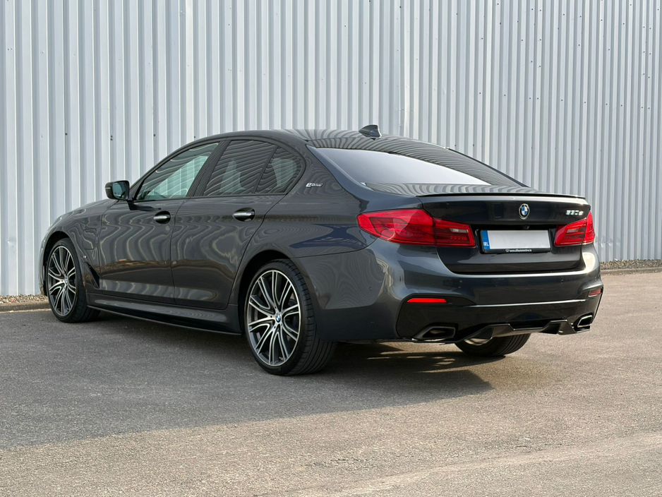 2018 BMW 5 Series - image 8