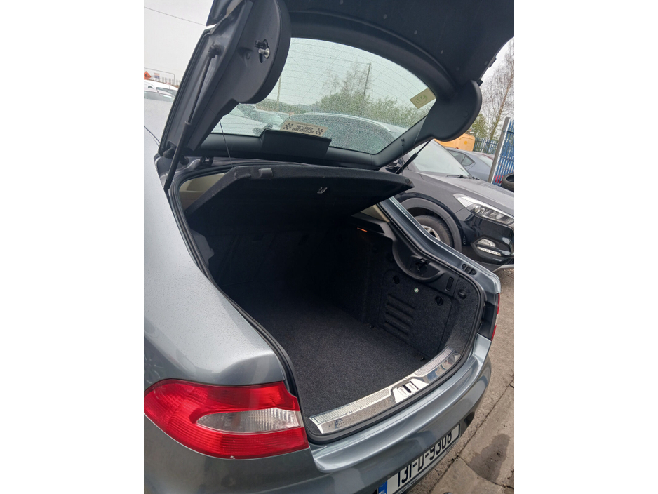 2013 Skoda Superb - image 11