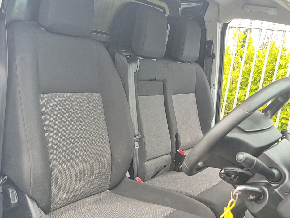 2022 Peugeot Expert - image 12