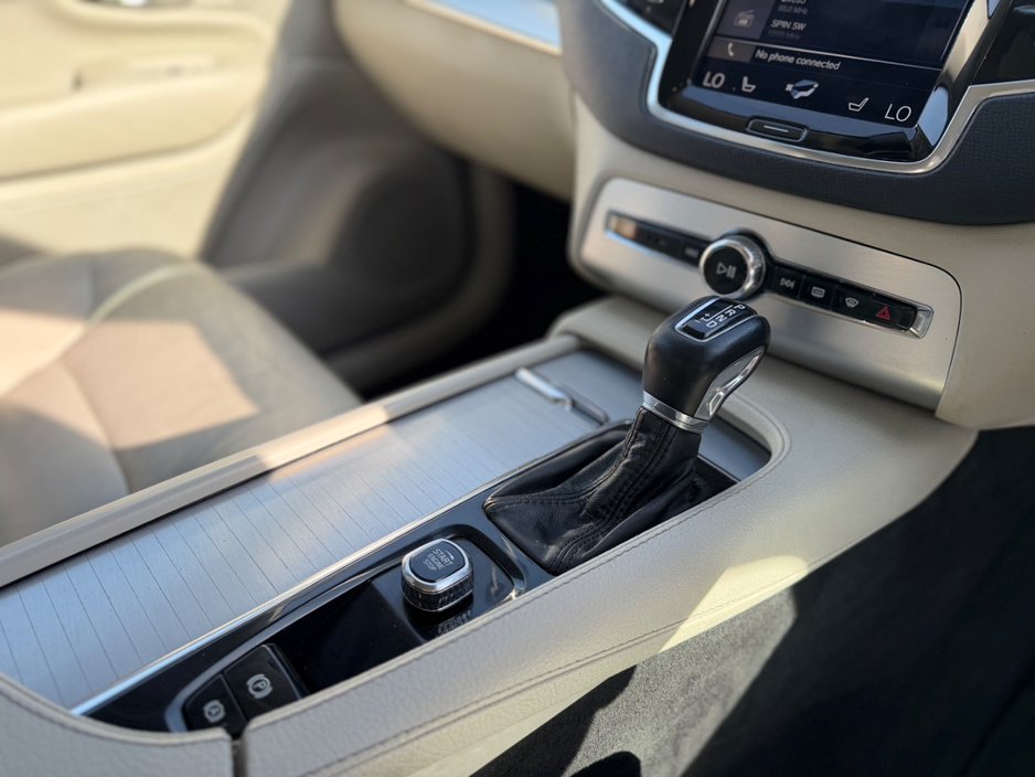 2017 Volvo XC90 - image 11