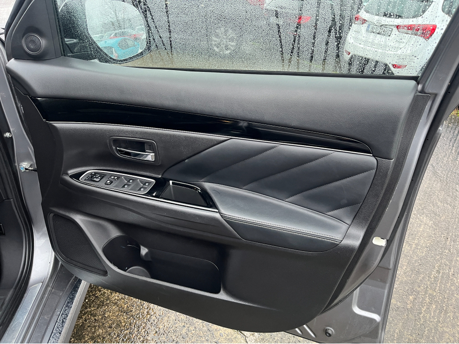 2019 Mitsubishi Outlander JURO PHEV 221BHP 4WD HYBRID 2.4 PETROL //REVERSE CAMERA//KEYLESS ENTRY//HALF LEATHER HEATED SEATS// €19,950