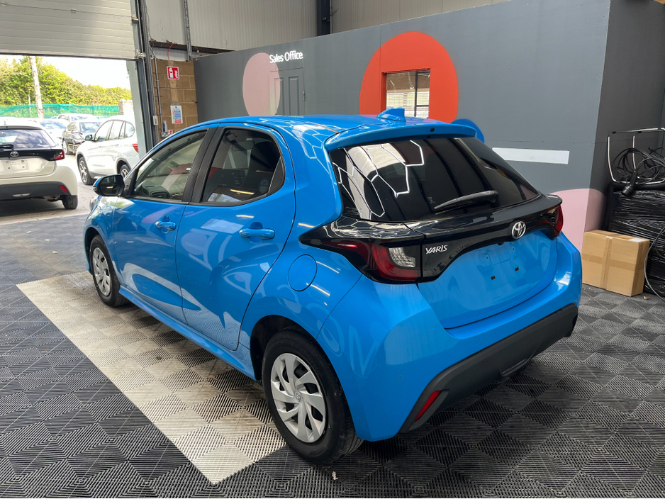 2020 Toyota Yaris - image 4