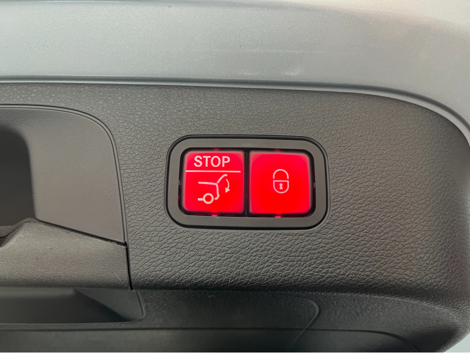 2020 Mercedes-Benz EQC - image 10