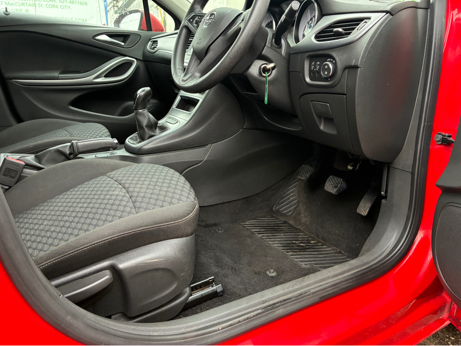 2019 Opel Astra - image 11