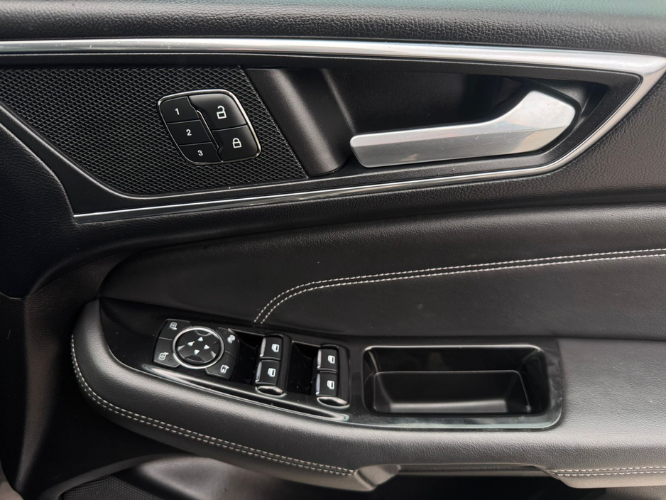 2017 Ford Galaxy - image 41