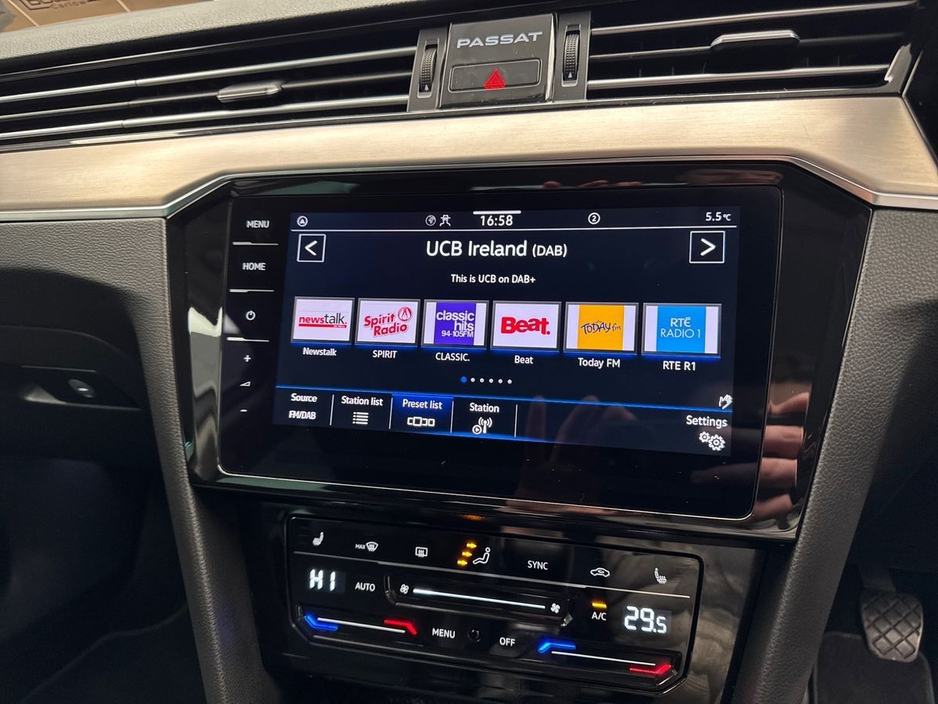 2022 Volkswagen Passat - image 19