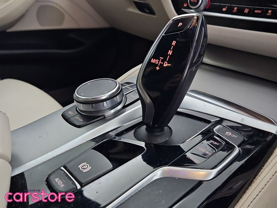 2019 BMW 5 Series - image 20