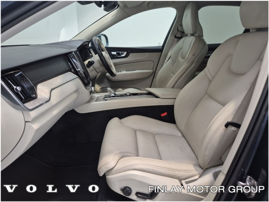 2021 Volvo XC60 - image 4