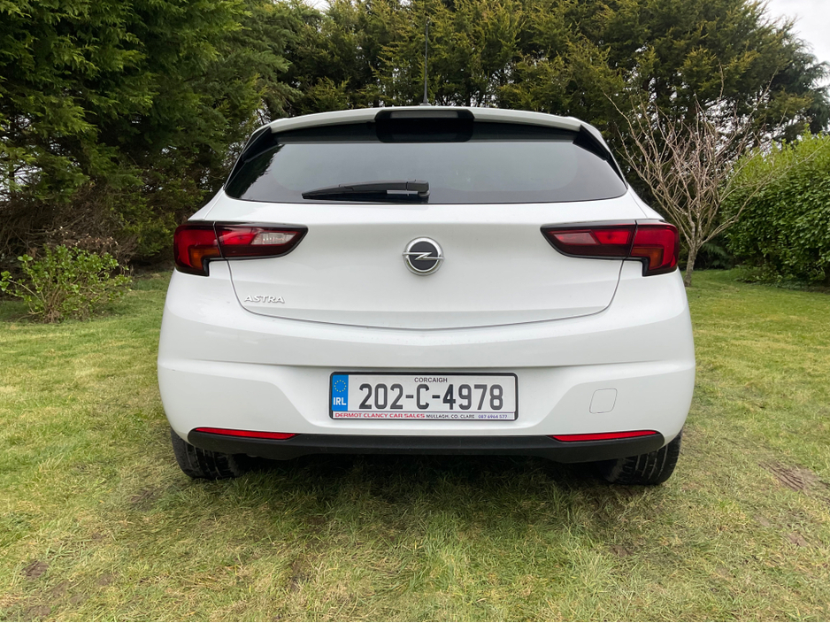 2020 Opel Astra - image 11
