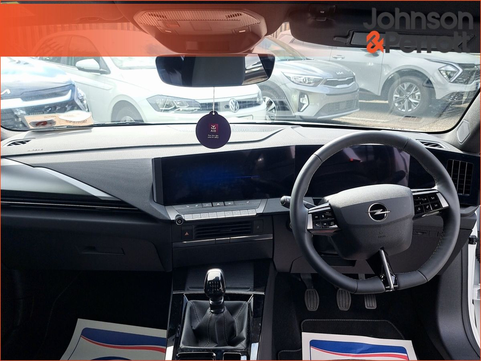 2025 Opel Astra Elegance 1.2 110hp 6-speed MY25 €29,900