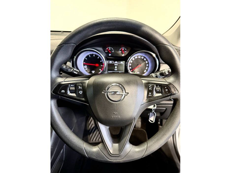 2017 Opel Astra - image 11