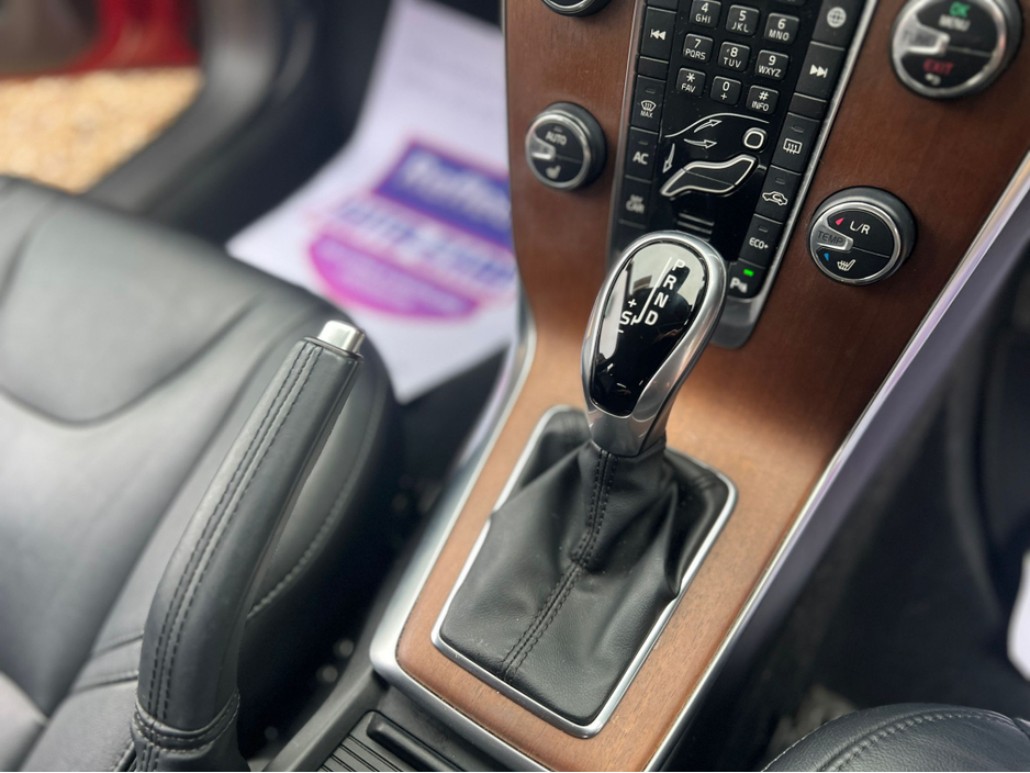 2019 Volvo V40 ==STUNNING VOLVO V40//AUTO//HUGE SPEC//FULL LEATHER// €17,500