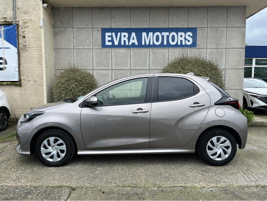 2021 Toyota Yaris - image 6