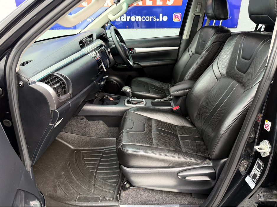 2016 Toyota Hilux - image 3
