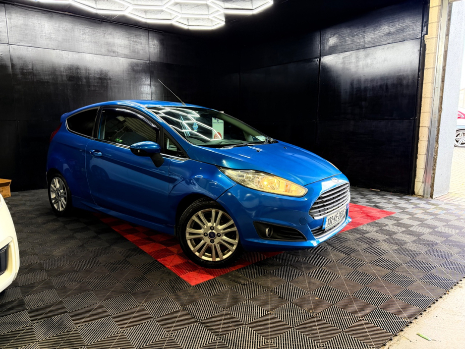 2013 Ford Fiesta - image 2