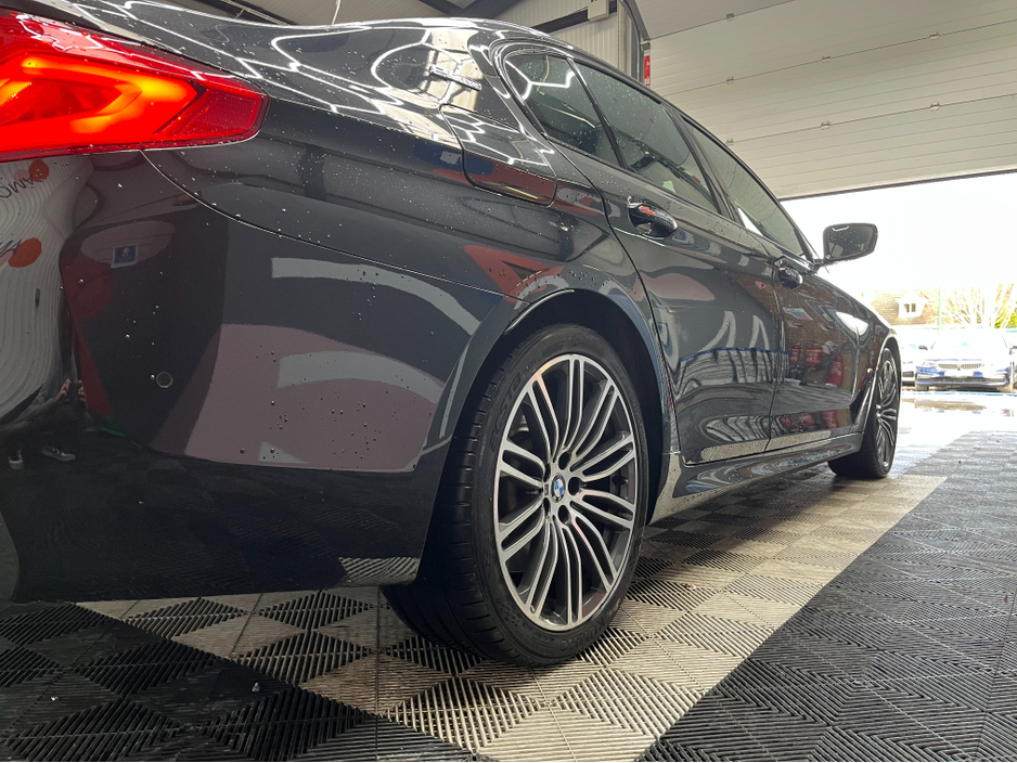 2018 BMW 5 Series €24950 2018 BMW 530E M-SPORT IPERFORMANCE 2.0 AUTOMATIC / CRUISE CONTROL / 360° CAMERA / ELECTRIC MEMORY & HEATED SEATS / PADDLE SHIFTERS / AMBIENT LIGHTS / HEATED REAR SEATS €24,950