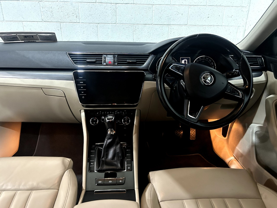 2018 Skoda Superb - image 7