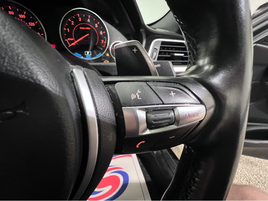 2018 BMW 3 Series - image 28