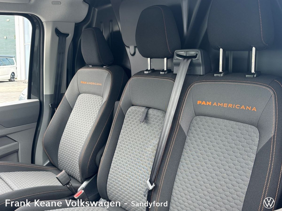 2025 Volkswagen Transporter - image 4