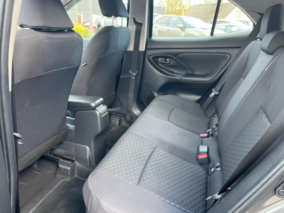 2024 Toyota Yaris Cross - image 7